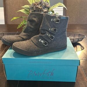 Women’s Gray Ankle Boots Size 7